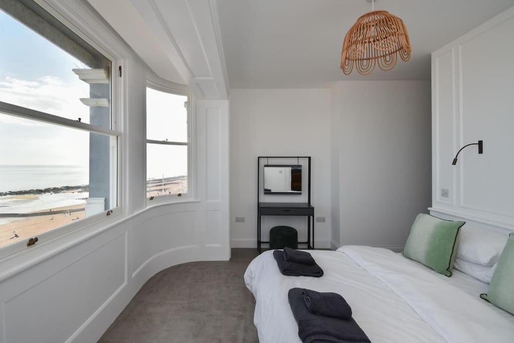 Apartment Amazing Seaview - 2 Bedroom, 2 Bathroom